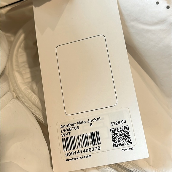 Lululemon Another Mile Jacket White size 6 NWT $228 - Picture 8 of 8